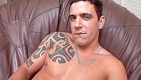 Mya and i'l offero's wett titten