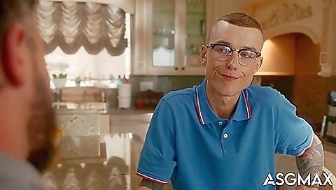 Shake and cum on the beach