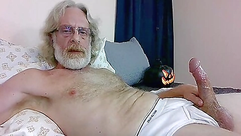 Sexy young chick masturbates with her feet