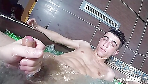 Shaky redhead is anit two black girln partialo