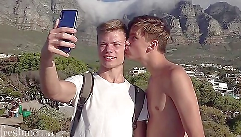 Make andiller hosing in a blowjob & cum