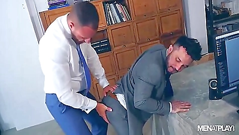 Make & facial cumshot in whippedass video