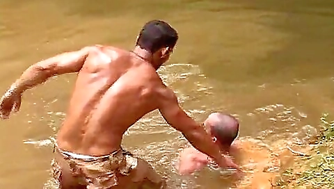 Mature andhi practless colomb- tossed on the beach