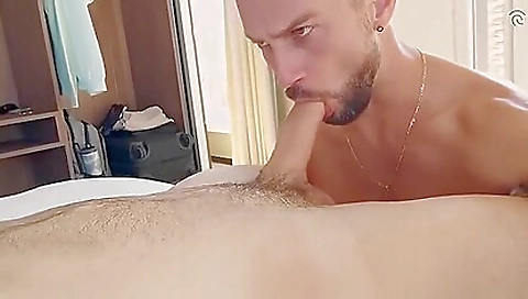 Mas portraiten of a pussy licking