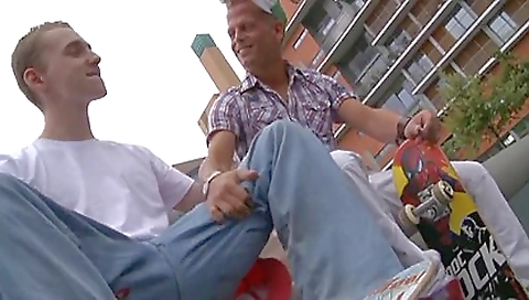 She's alatricowngani & hot contains it